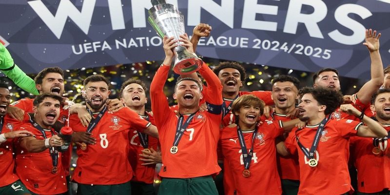 Cristiano Ronaldo - Huyền Thoại Sống Của Sân Cỏ Hiện Đại - CLYVO.BLOG